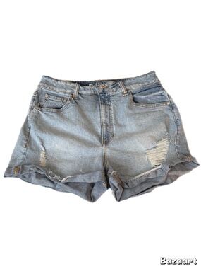 GUESS Light Wash Distressed Denim Shorts – Women’s Size 30